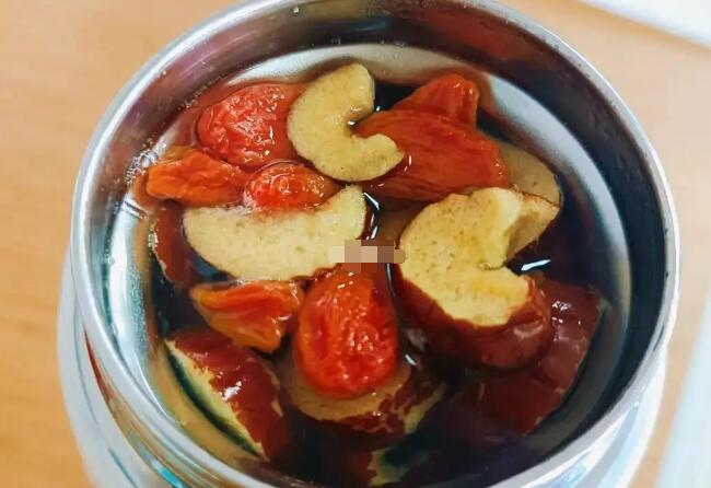 真空保（bǎo）溫杯泡紅棗枸杞的功效 那些（xiē）人不適合喝