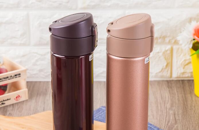 企業不鏽鋼真(zhēn)空保溫(wēn)杯(bēi)定做 該如何選擇(zé)生(shēng)產廠家