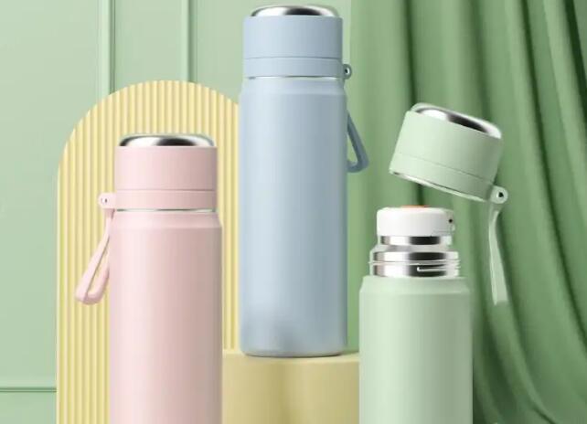 人到中年不得已 保溫杯裏（lǐ）泡枸杞